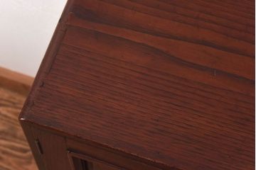 アンティーク家具　上手物!　栗材　繊細な意匠からこだわりが伝わるアンティーク飾り棚(収納棚)