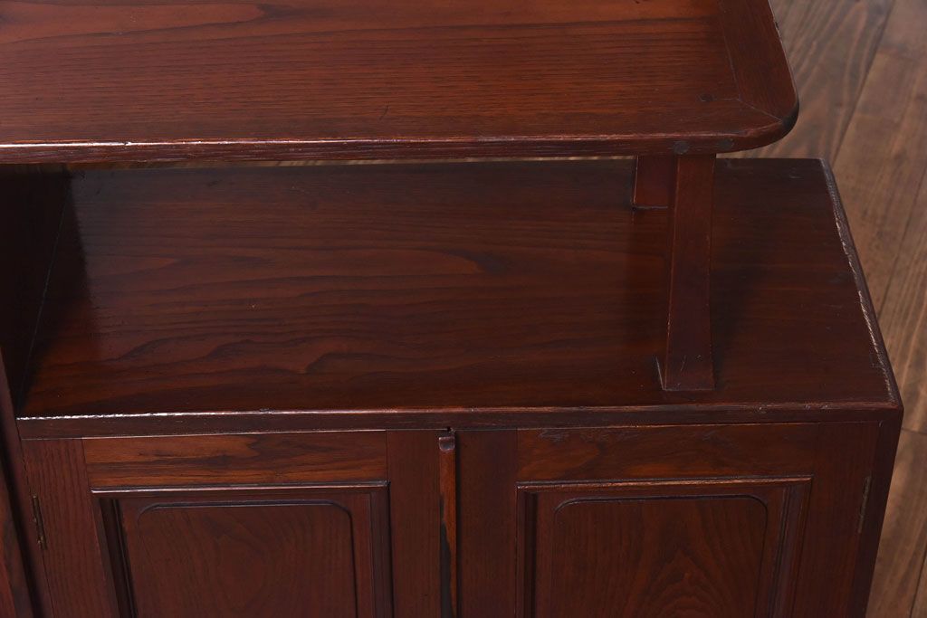 アンティーク家具　上手物!　栗材　繊細な意匠からこだわりが伝わるアンティーク飾り棚(収納棚)