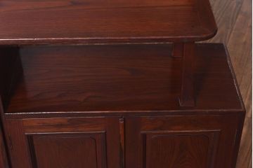 アンティーク家具　上手物!　栗材　繊細な意匠からこだわりが伝わるアンティーク飾り棚(収納棚)