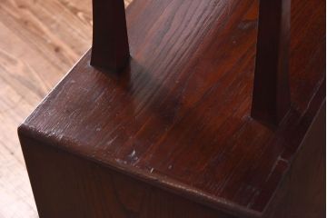 アンティーク家具　上手物!　栗材　繊細な意匠からこだわりが伝わるアンティーク飾り棚(収納棚)