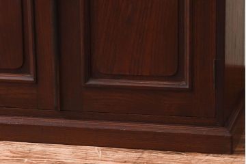 アンティーク家具　上手物!　栗材　繊細な意匠からこだわりが伝わるアンティーク飾り棚(収納棚)