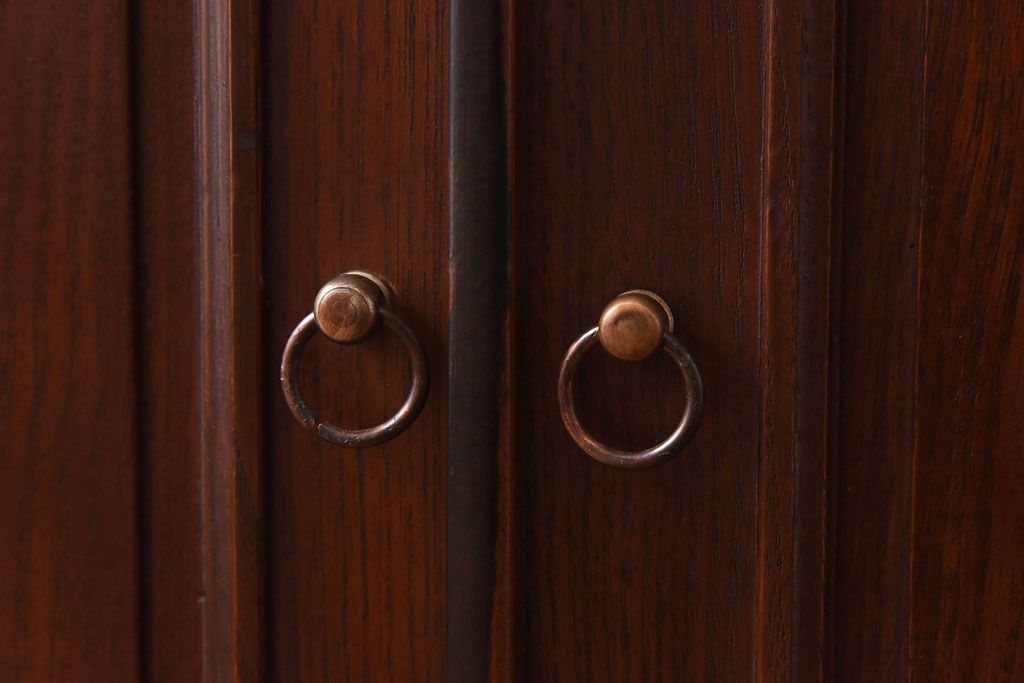 アンティーク家具　上手物!　栗材　繊細な意匠からこだわりが伝わるアンティーク飾り棚(収納棚)