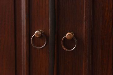 アンティーク家具　上手物!　栗材　繊細な意匠からこだわりが伝わるアンティーク飾り棚(収納棚)