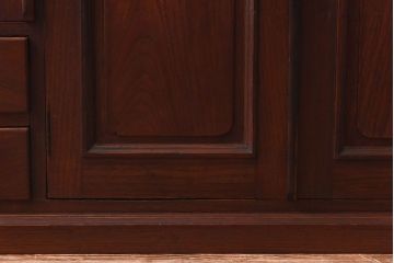 アンティーク家具　上手物!　栗材　繊細な意匠からこだわりが伝わるアンティーク飾り棚(収納棚)