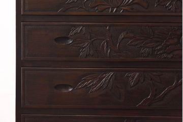 中古　伝統工芸軽井沢彫り　牡丹の意匠が目を引く上品なチェスト(衣装箪笥、タンス)