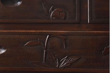 中古　伝統工芸軽井沢彫り　牡丹の意匠が目を引く上品なチェスト(衣装箪笥、タンス)