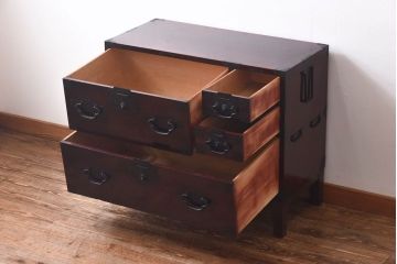 アンティーク家具　和製アンティーク　艶やかな漆塗りが魅力の松本衣装箪笥ローボード(チェスト)