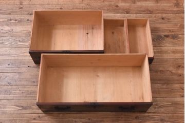 アンティーク家具　和製アンティーク　艶やかな漆塗りが魅力の松本衣装箪笥ローボード(チェスト)