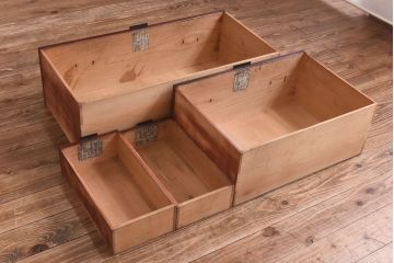 アンティーク家具　和製アンティーク　艶やかな漆塗りが魅力の松本衣装箪笥ローボード(チェスト)