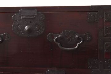 アンティーク家具　和製アンティーク　艶やかな漆塗りが魅力の松本衣装箪笥ローボード(チェスト)