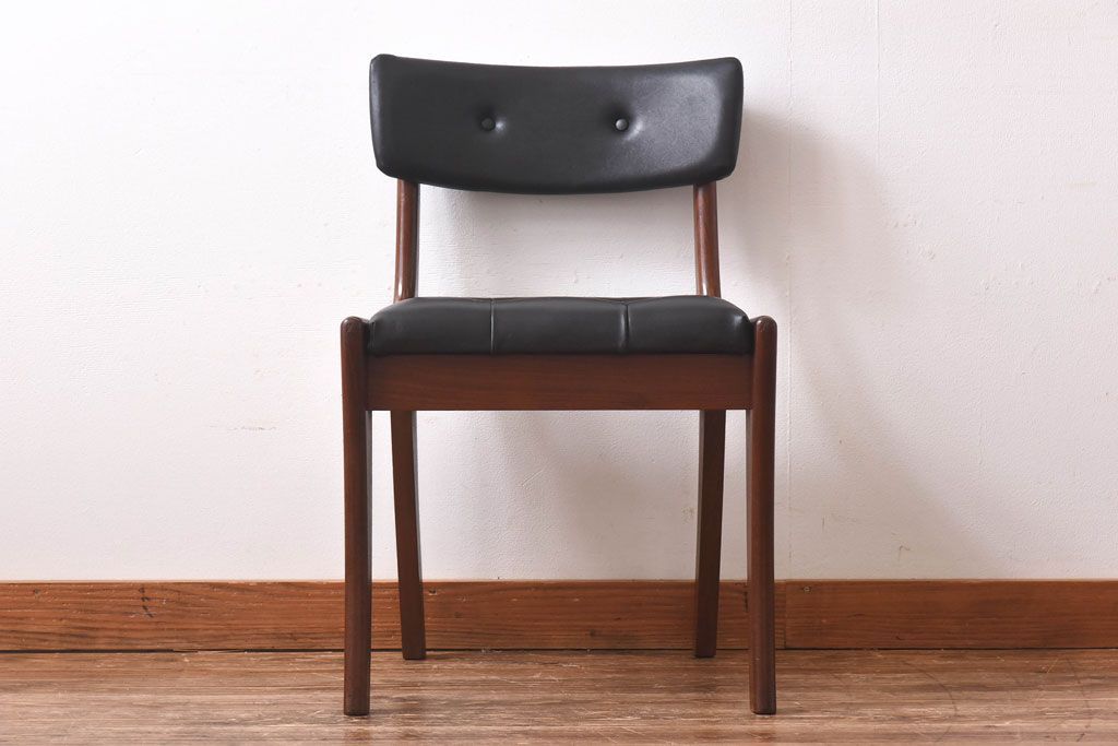 アンティーク家具　北欧・デンマーク　ボタン付きの黒のレザーが格好いいチェア(ダイニングチェア、椅子)