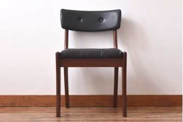 アンティーク家具　北欧・デンマーク　ボタン付きの黒のレザーが格好いいチェア(ダイニングチェア、椅子)