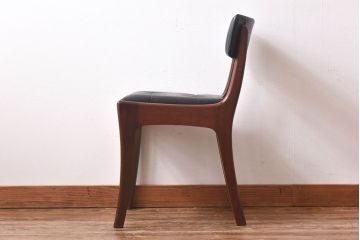 アンティーク家具　北欧・デンマーク　ボタン付きの黒のレザーが格好いいチェア(ダイニングチェア、椅子)