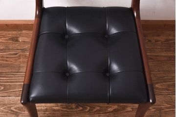 アンティーク家具　北欧・デンマーク　ボタン付きの黒のレザーが格好いいチェア(ダイニングチェア、椅子)