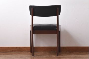 アンティーク家具　北欧・デンマーク　ボタン付きの黒のレザーが格好いいチェア(ダイニングチェア、椅子)