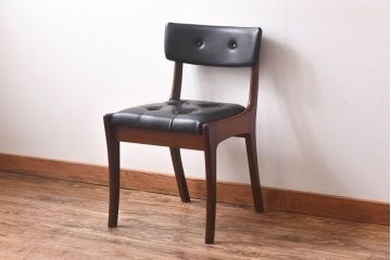 アンティーク家具　北欧・デンマーク　ボタン付きの黒のレザーが格好いいチェア(ダイニングチェア、椅子)