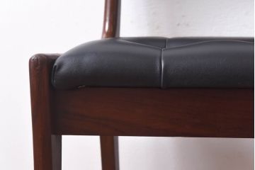 アンティーク家具　北欧・デンマーク　ボタン付きの黒のレザーが格好いいチェア(ダイニングチェア、椅子)(2)