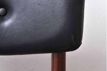 アンティーク家具　北欧・デンマーク　ボタン付きの黒のレザーが格好いいチェア(ダイニングチェア、椅子)(3)