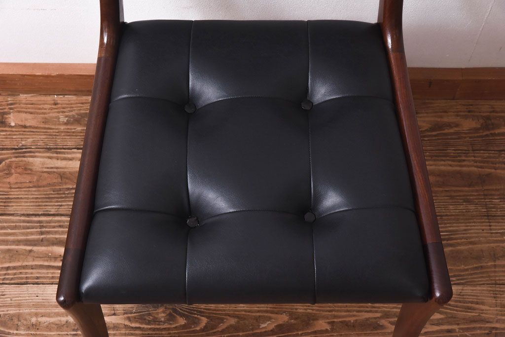 アンティーク家具　北欧・デンマーク　ボタン付きの黒のレザーが格好いいチェア(ダイニングチェア、椅子)(3)
