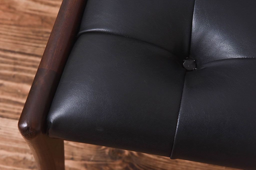 アンティーク家具　北欧・デンマーク　ボタン付きの黒のレザーが格好いいチェア(ダイニングチェア、椅子)(3)