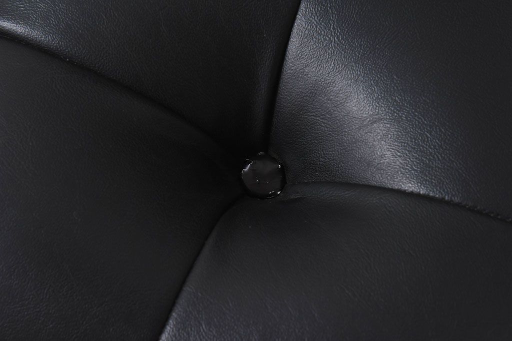 アンティーク家具　北欧・デンマーク　ボタン付きの黒のレザーが格好いいチェア(ダイニングチェア、椅子)(3)