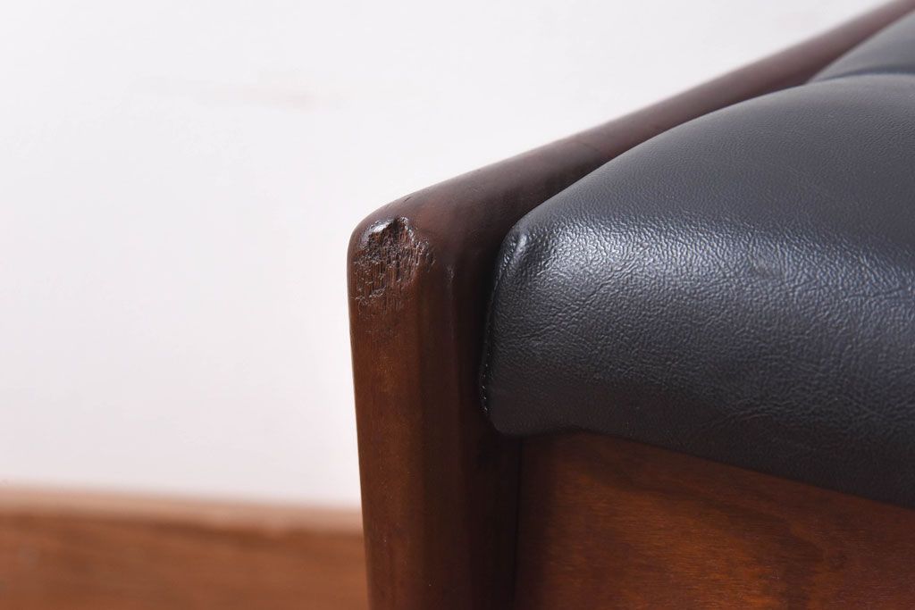 アンティーク家具　北欧・デンマーク　ボタン付きの黒のレザーが格好いいチェア(ダイニングチェア、椅子)(3)