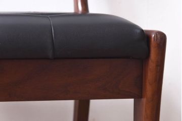 アンティーク家具　北欧・デンマーク　ボタン付きの黒のレザーが格好いいチェア(ダイニングチェア、椅子)(3)