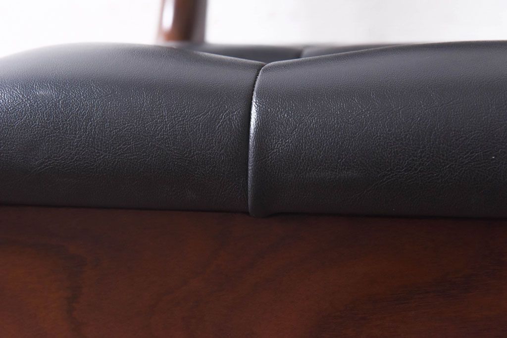 アンティーク家具　北欧・デンマーク　ボタン付きの黒のレザーが格好いいチェア(ダイニングチェア、椅子)(3)