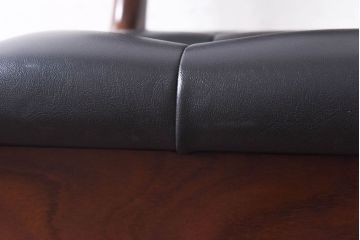 アンティーク家具　北欧・デンマーク　ボタン付きの黒のレザーが格好いいチェア(ダイニングチェア、椅子)(3)