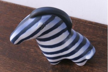 アンティーク雑貨　北欧ビンテージ　アラビア(ARABIA)　Taisto Kaasinen　シマウマのオブジェ(ブルー)