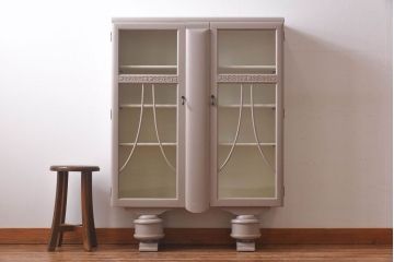 イギリスアンティーク　ペイント家具　優しげな色合いが上品なペイントキャビネット(収納棚、本棚)