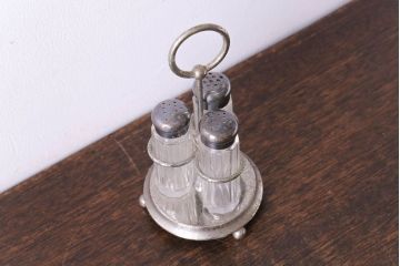 アンティーク雑貨　ヴィンテージ　シンプルなデザインの調味料シェーカー・ホルダーセット(ビンテージ)