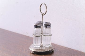 アンティーク雑貨　ヴィンテージ　シンプルなデザインの調味料シェーカー・ホルダーセット(ビンテージ)