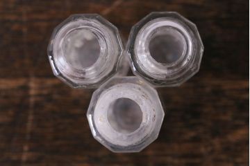 アンティーク雑貨　ヴィンテージ　シンプルなデザインの調味料シェーカー・ホルダーセット(ビンテージ)