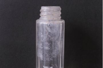アンティーク雑貨　ヴィンテージ　シンプルなデザインの調味料シェーカー・ホルダーセット(ビンテージ)