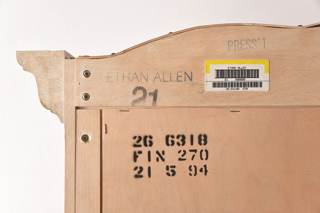 中古　ETHAN ALLEN(イーセンアーレン)　大型チャイナキャビネット(カップボード、食器棚、飾り棚)