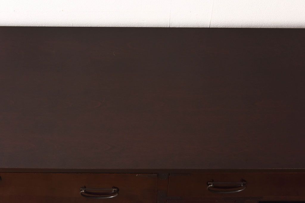 アンティーク家具　和製アンティーク　前面ケヤキ材　銅金具が印象的なからくり付き大川箪笥サイドボード(時代箪笥・キャビネット)