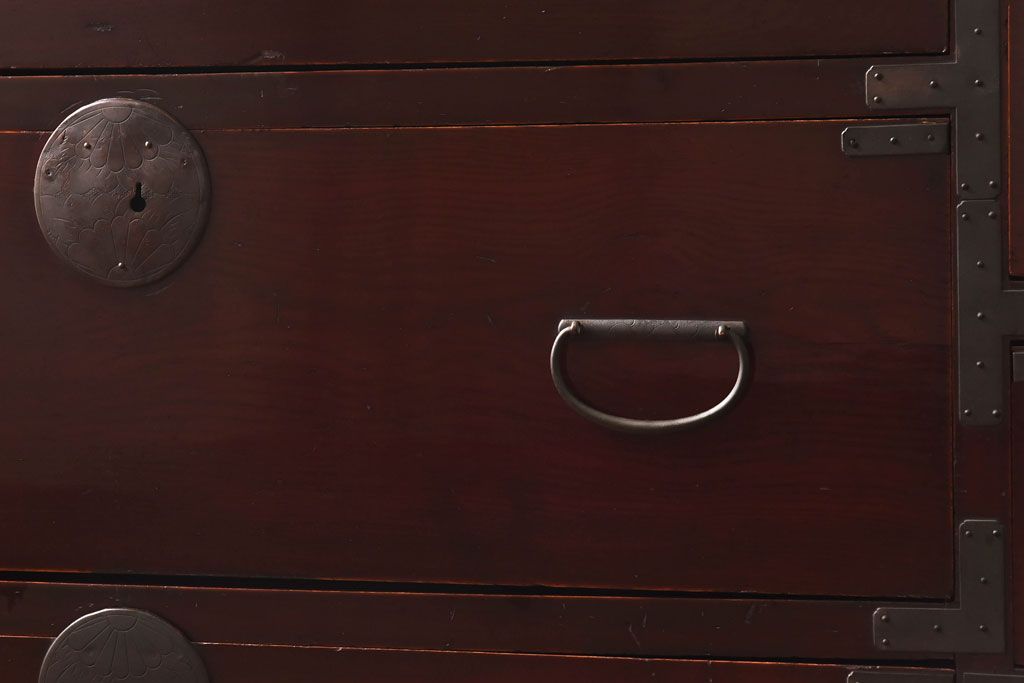 アンティーク家具　和製アンティーク　前面ケヤキ材　銅金具が印象的なからくり付き大川箪笥サイドボード(時代箪笥・キャビネット)