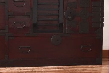 アンティーク家具　和製アンティーク　前面ケヤキ材　銅金具が印象的なからくり付き大川箪笥サイドボード(時代箪笥・キャビネット)