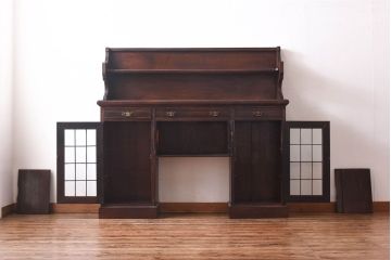 アンティーク家具　イギリスアンティーク　オーク材　重厚な佇まいが魅力のキャビネット(キッチンボード、サイドボード)