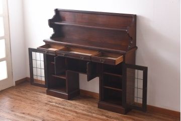 アンティーク家具　イギリスアンティーク　オーク材　重厚な佇まいが魅力のキャビネット(キッチンボード、サイドボード)