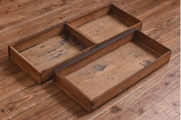 アンティーク家具　イギリスアンティーク　オーク材　重厚な佇まいが魅力のキャビネット(キッチンボード、サイドボード)