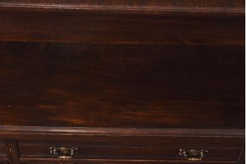 アンティーク家具　イギリスアンティーク　オーク材　重厚な佇まいが魅力のキャビネット(キッチンボード、サイドボード)