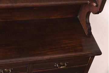 アンティーク家具　イギリスアンティーク　オーク材　重厚な佇まいが魅力のキャビネット(キッチンボード、サイドボード)