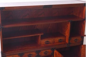 中古　桜木家具店製　本漆　岩谷堂箪笥　上質な和の雰囲気漂う鳴子型飾棚1号(収納棚)