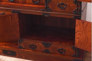 中古　桜木家具店製　本漆　岩谷堂箪笥　上質な和の雰囲気漂う鳴子型飾棚1号(収納棚)