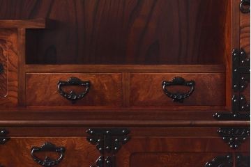 中古　桜木家具店製　本漆　岩谷堂箪笥　上質な和の雰囲気漂う鳴子型飾棚1号(収納棚)