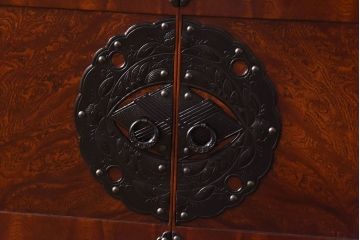 中古　桜木家具店製　本漆　岩谷堂箪笥　上質な和の雰囲気漂う鳴子型飾棚1号(収納棚)