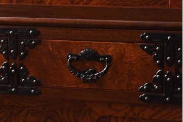 中古　桜木家具店製　本漆　岩谷堂箪笥　上質な和の雰囲気漂う鳴子型飾棚1号(収納棚)