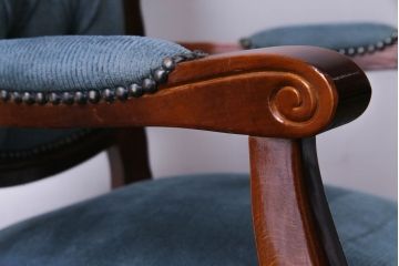 ビンテージ家具　ヨーロッパヴィンテージ　クラシカルなデザインが目を惹くロココ調アームチェア(サロンチェア、椅子)